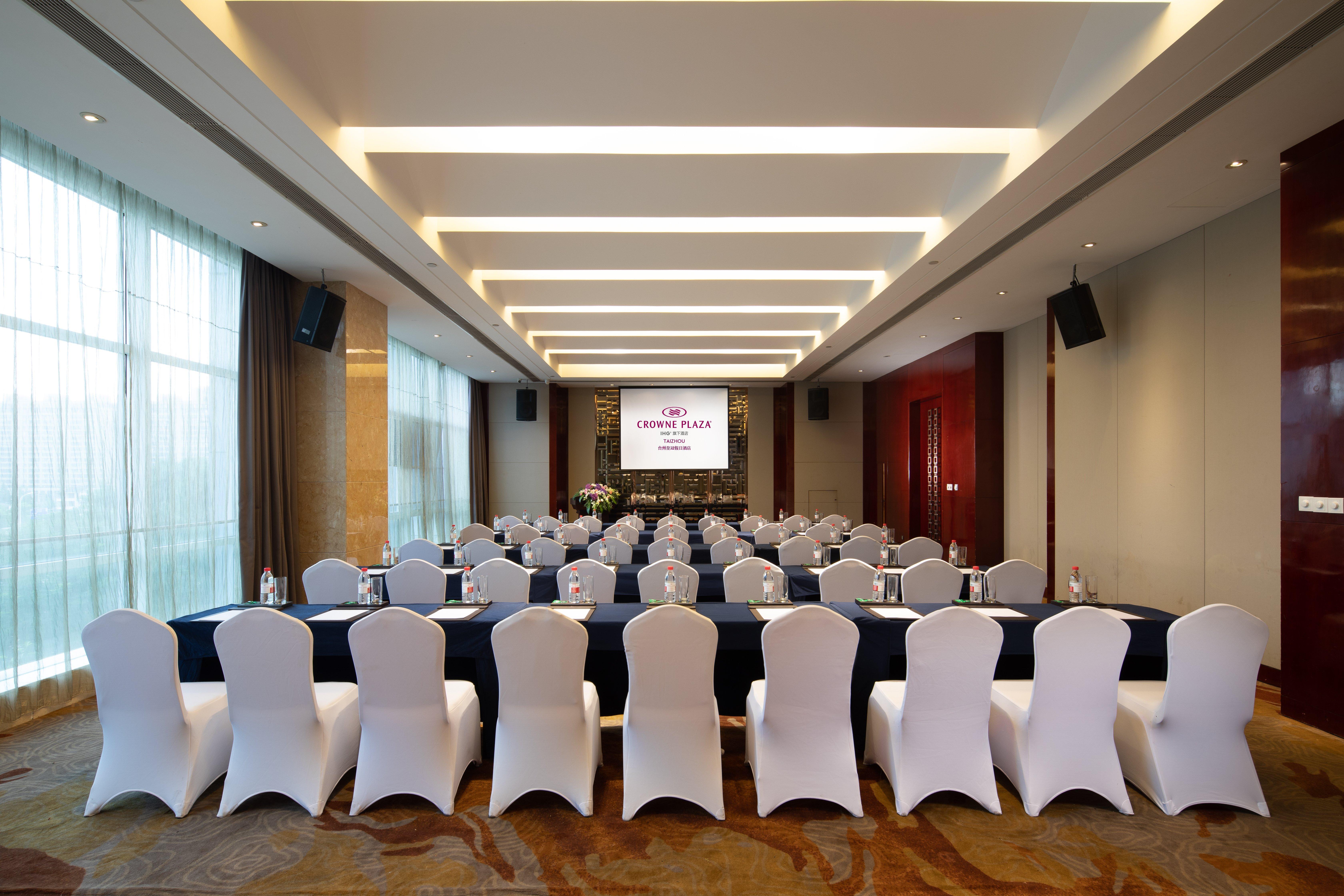 Отель Crowne Plaza Taizhou By Ihg Экстерьер фото