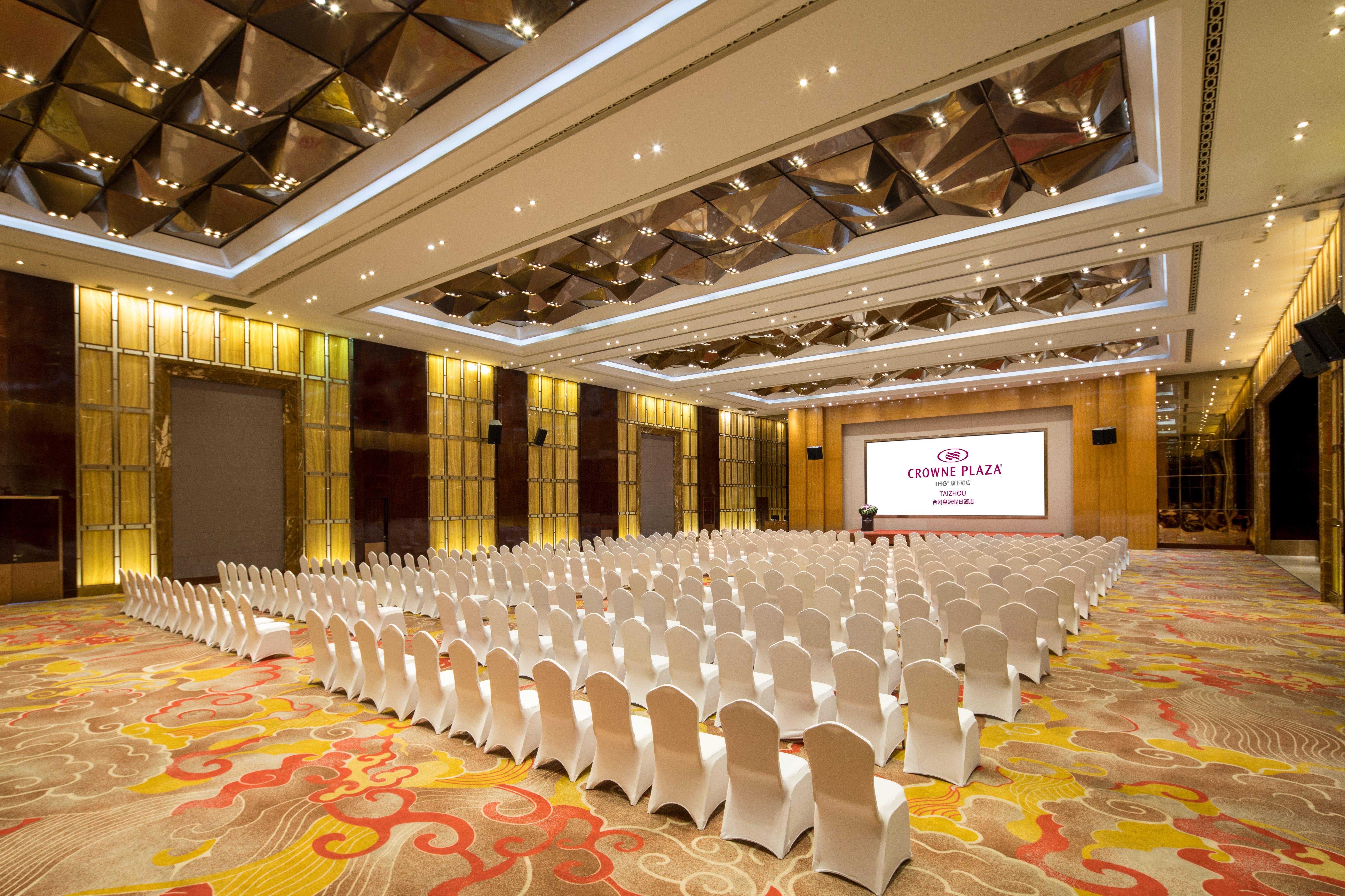 Отель Crowne Plaza Taizhou By Ihg Экстерьер фото